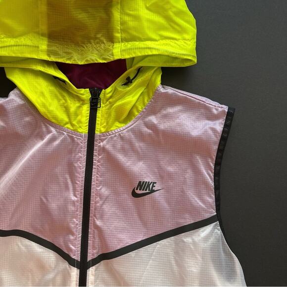 NIKE Tech Hyperfuse Vest - Picture 2 of 5
